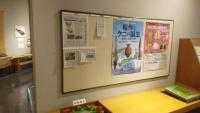 掲示板左側が新聞切抜きコーナー