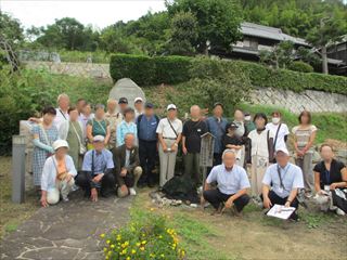 上阿知大師堂前での集合写真