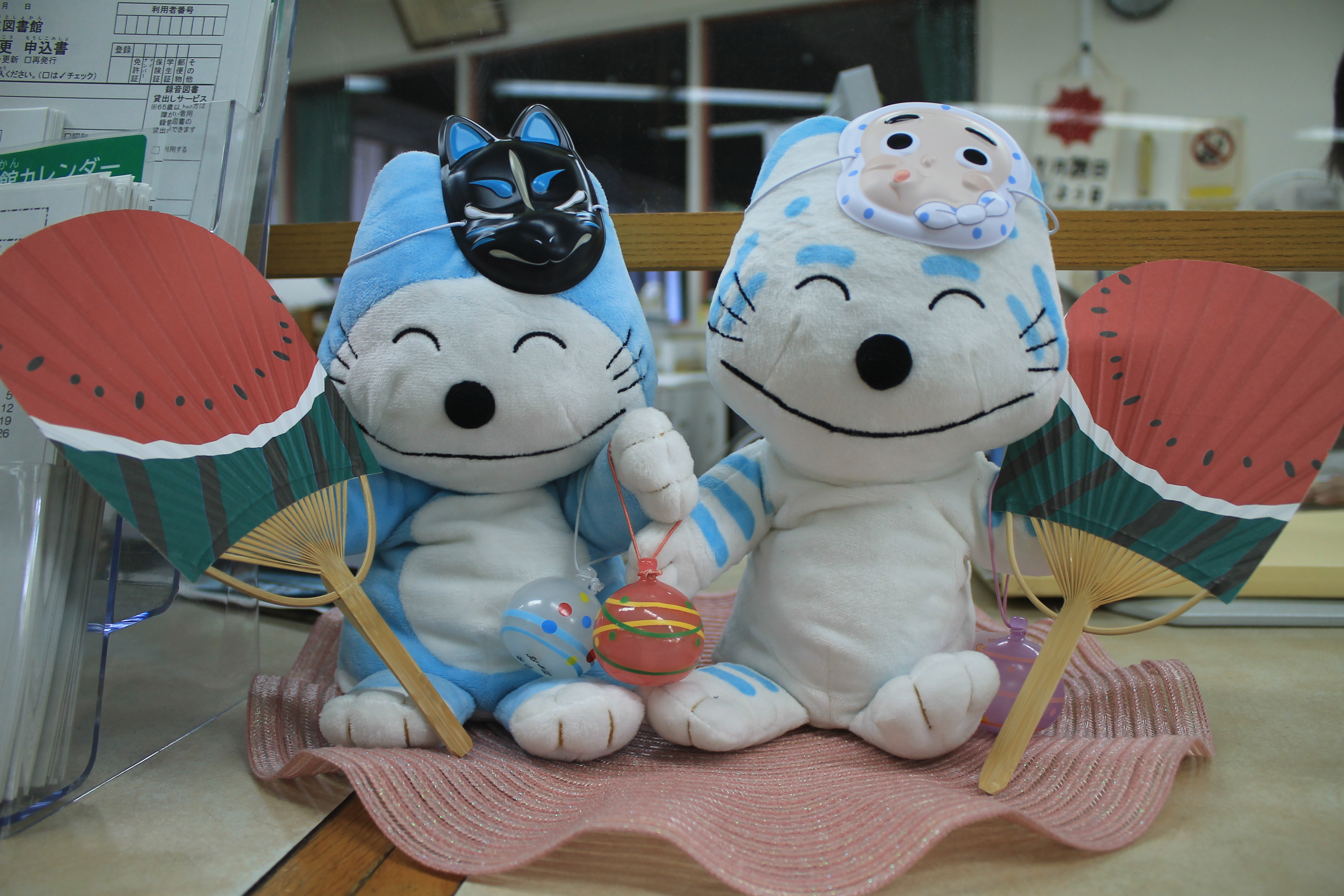 ハチガツノコドモシツノカザリ
