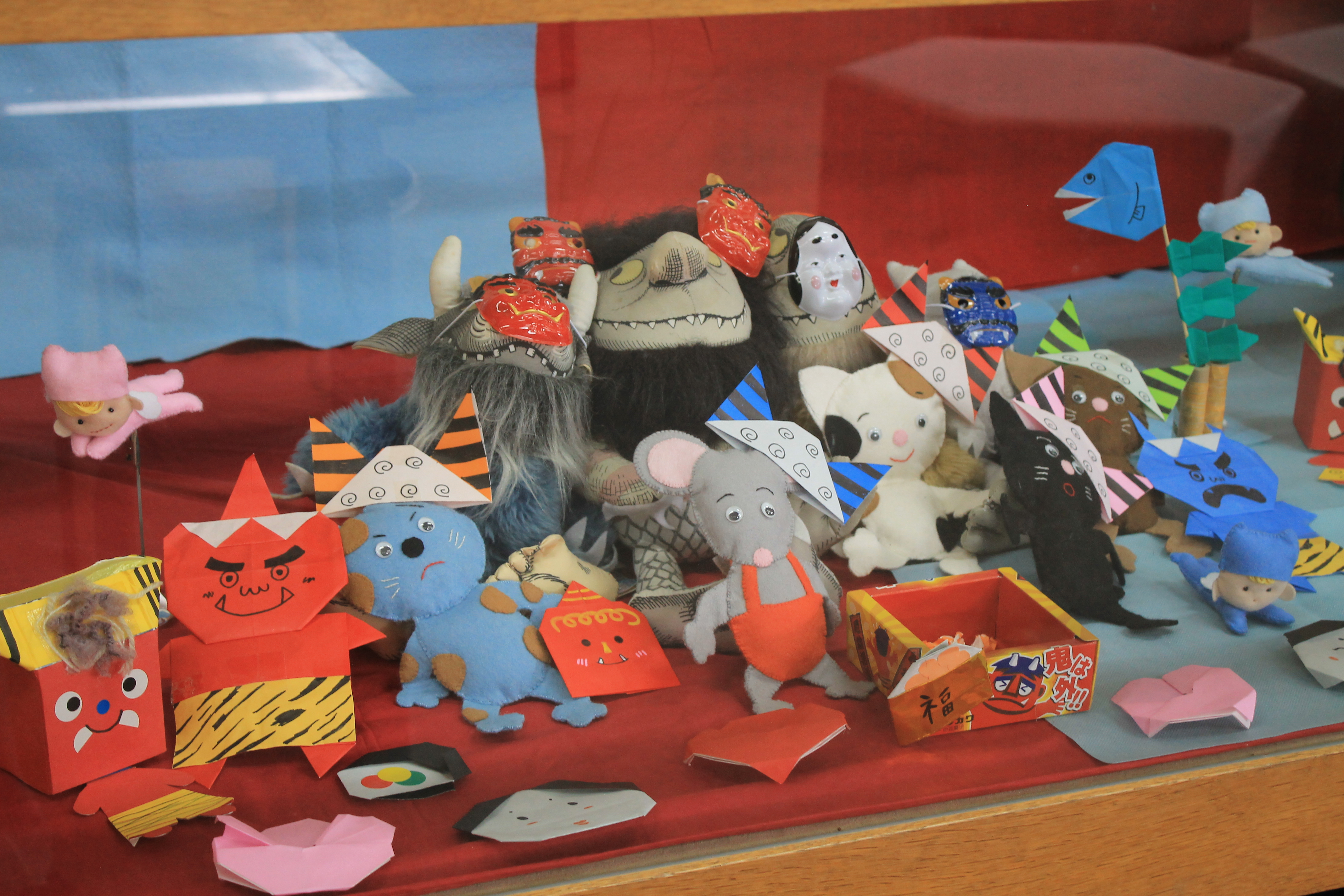 コドモシツニガツノカザリ