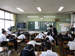琴浦中学校区ブロック人権教育研究会の様子です。