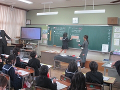 ２年授業研究の様子です。