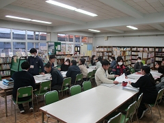 ６年授業研究の様子です。