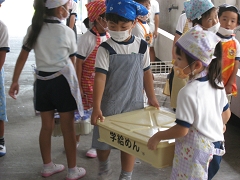 幼稚園児給食体験の様子です。