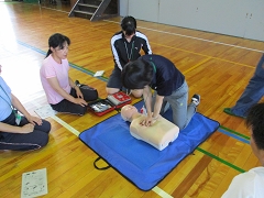 救急救命法の研修の様子です。