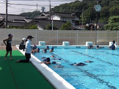 水泳教室の様子です。