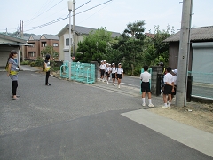 あいさつ運動の様子です。