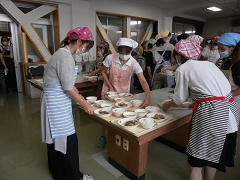 １年生親子給食の様子です。