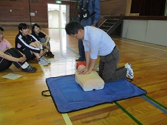 救急救命法の研修の様子です。