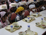 幼稚園児給食体験の様子です。