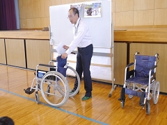 ４年生車いす体験の様子です。