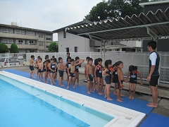 夏休み水泳練習の様子です。