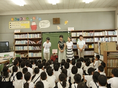 夏休み図書開館の様子です。