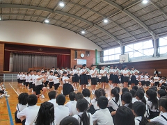 ６年生音楽朝礼の様子です。