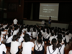 国際宇宙ステーションに関する講話の様子です。
