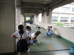 親子クリーン作戦の様子です。