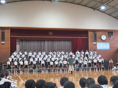 ６年生音楽朝礼の様子です。