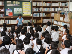 夏休み図書開館の様子です。