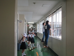 親子クリーン作戦の様子です。