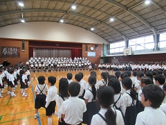 ６年生音楽朝礼の様子です。