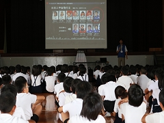 国際宇宙ステーションに関する講話の様子です。