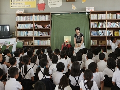夏休み図書開館の様子です。