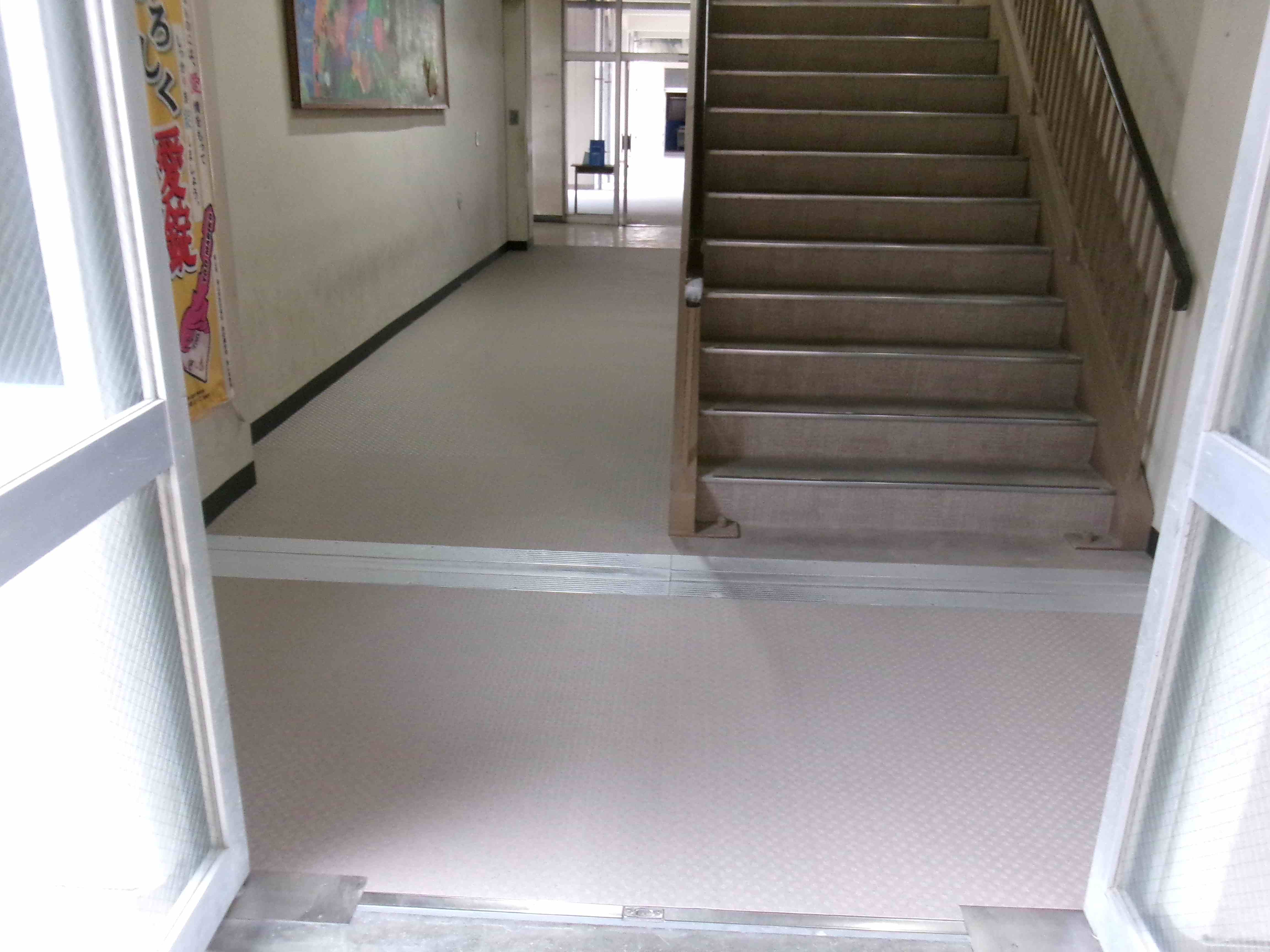 中央館ろう下改修工事