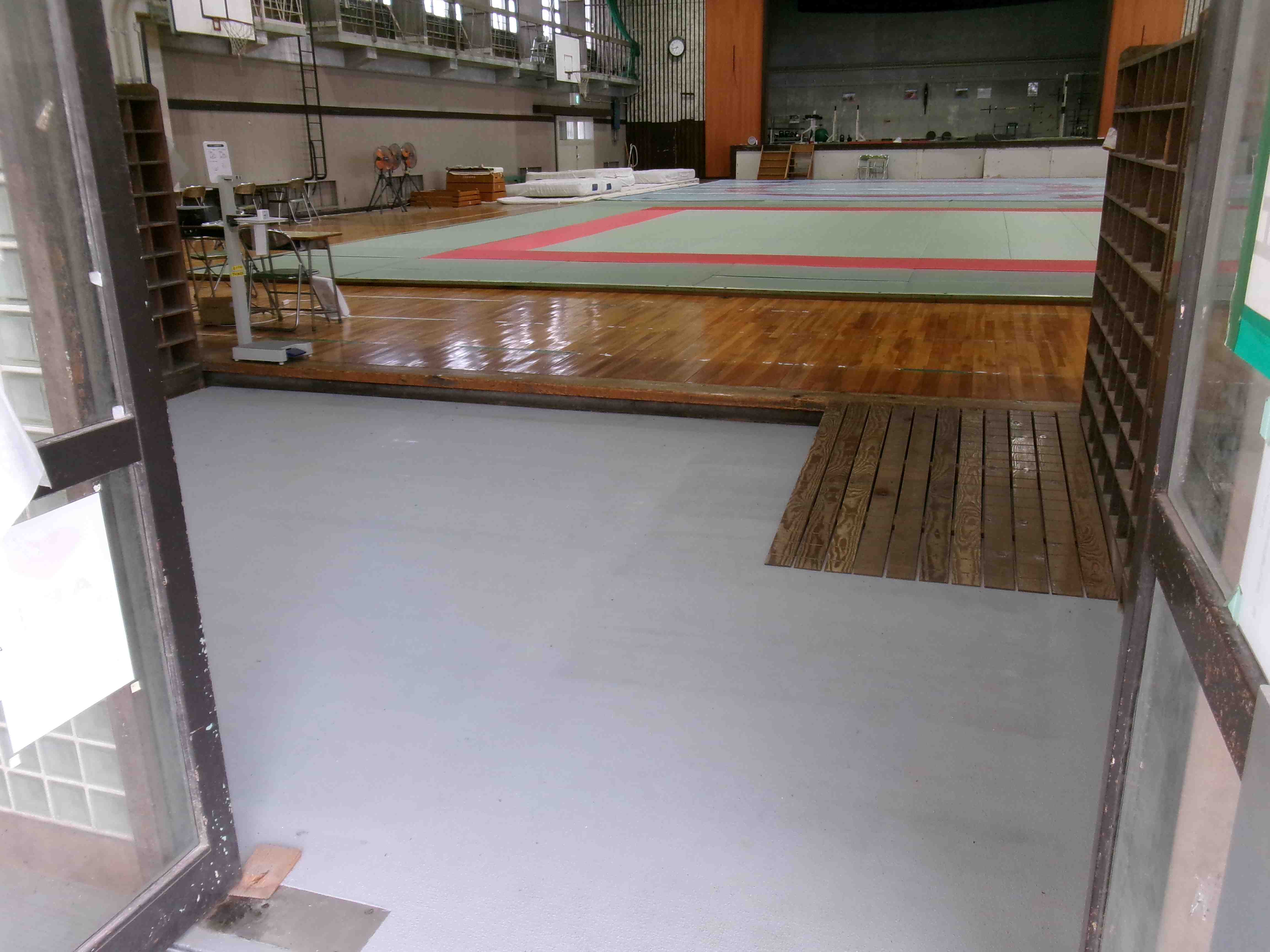 格技場玄関ホール改修工事