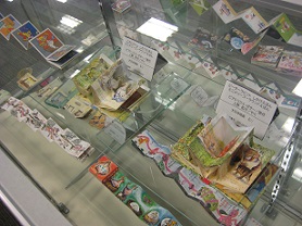 豆絵本展示風景その２