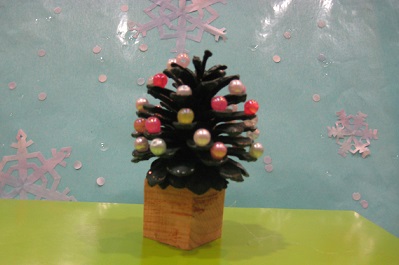 まつぼっくりのクリスマスツリー