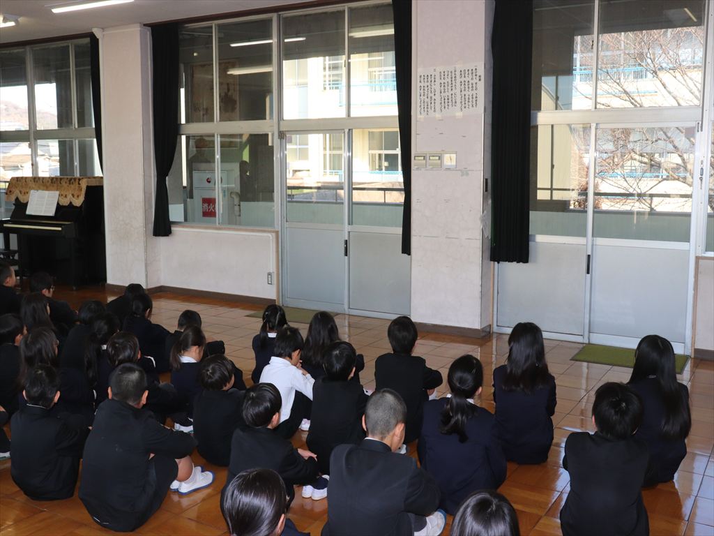 コンピュータ室で