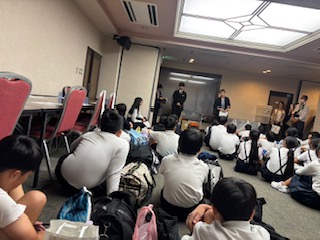 これから出発です　退館式
