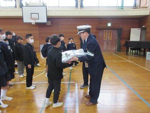 夜光タスキ授与2