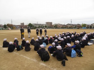 出発式を実行委員を中心にする６年生