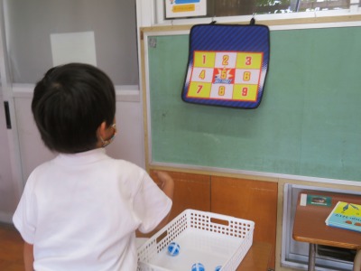 歯まで運ばれた水はどうなるのかについて学習する６年１組の子どもたち