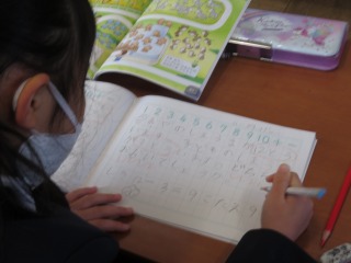 問題を作る１年１組の子ども