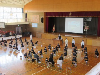 担任の先生紹介の様子